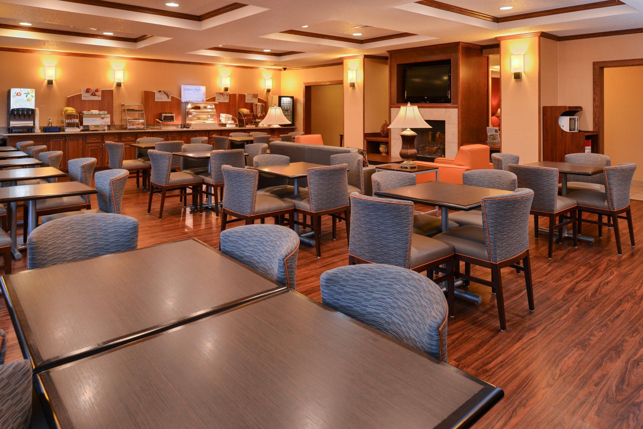 Holiday Inn Express Hotel & Suites Lancaster-Lititz By Ihg Exterior foto